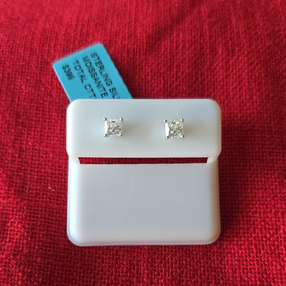 925 Sterling Silver Moissanite Stud Earrings~NWT